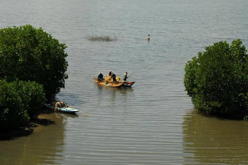 Hotel Lagoon Paradise Negombo